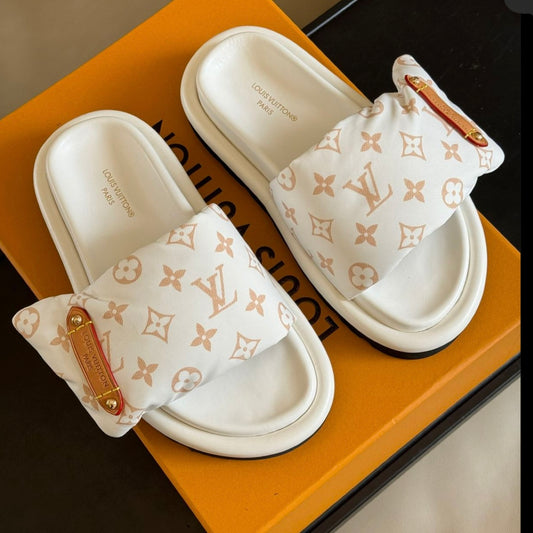 L Pillow Sliders Detail White